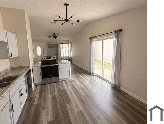 6215 Valley Pawn — Photo 5