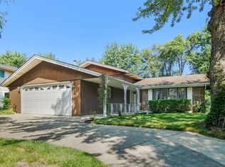 868 Pinehurst Ln, Schaumburg, IL 60193
