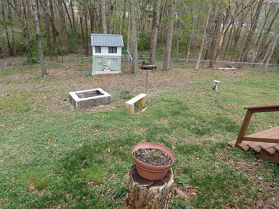 5th image of 819 N Brook Dr