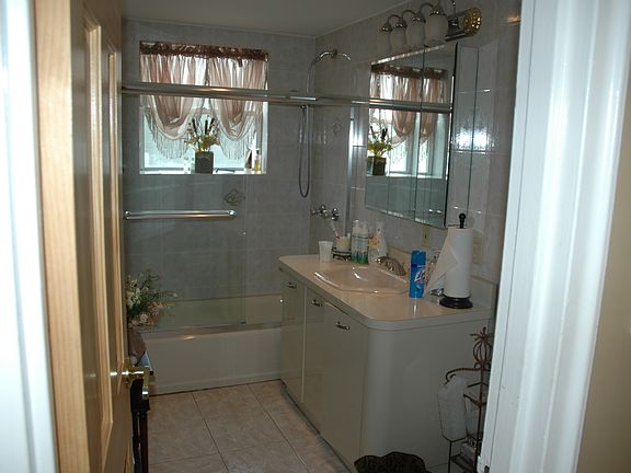 4th image of 8863 18th Ave