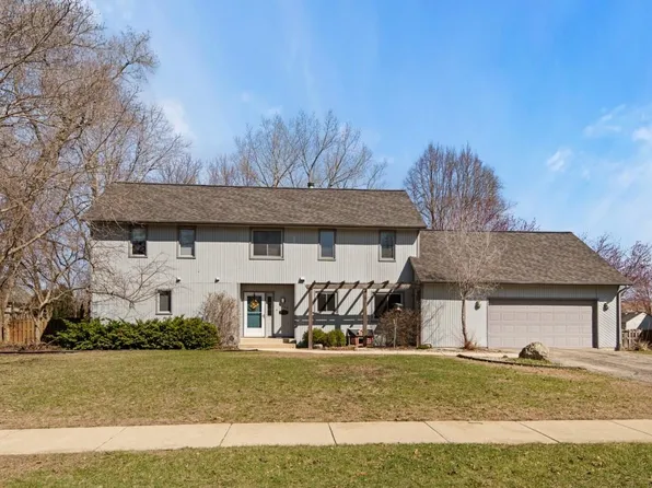 5288 Pepper Dr, Rockford, IL 61114