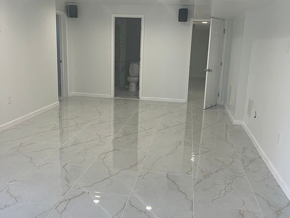 4th image of 8 Fountain Dr