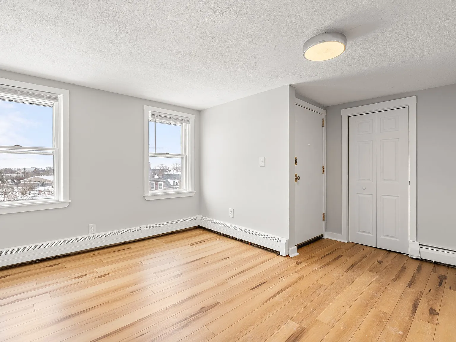 3 bed, 950 sqft, $2,000 — Photo 4
