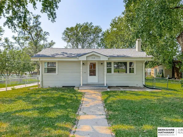 7110 S 38th St, Bellevue, NE 68147