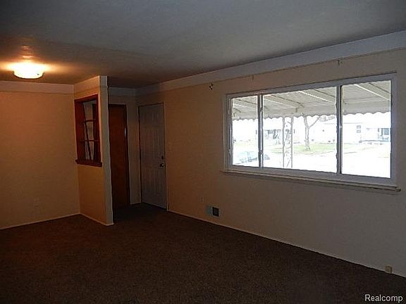3rd image of 2132 Moran Ave