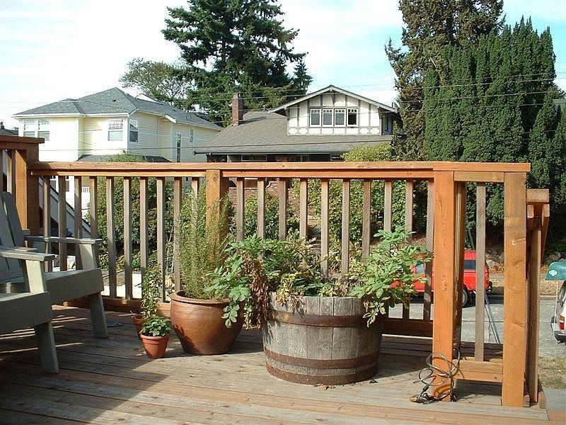Great deck to hang out and eat, or garden