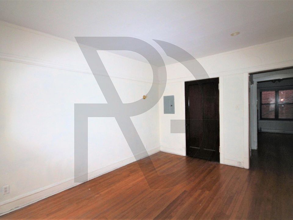 1st image of 630-38 W Arlington Pl #62G
