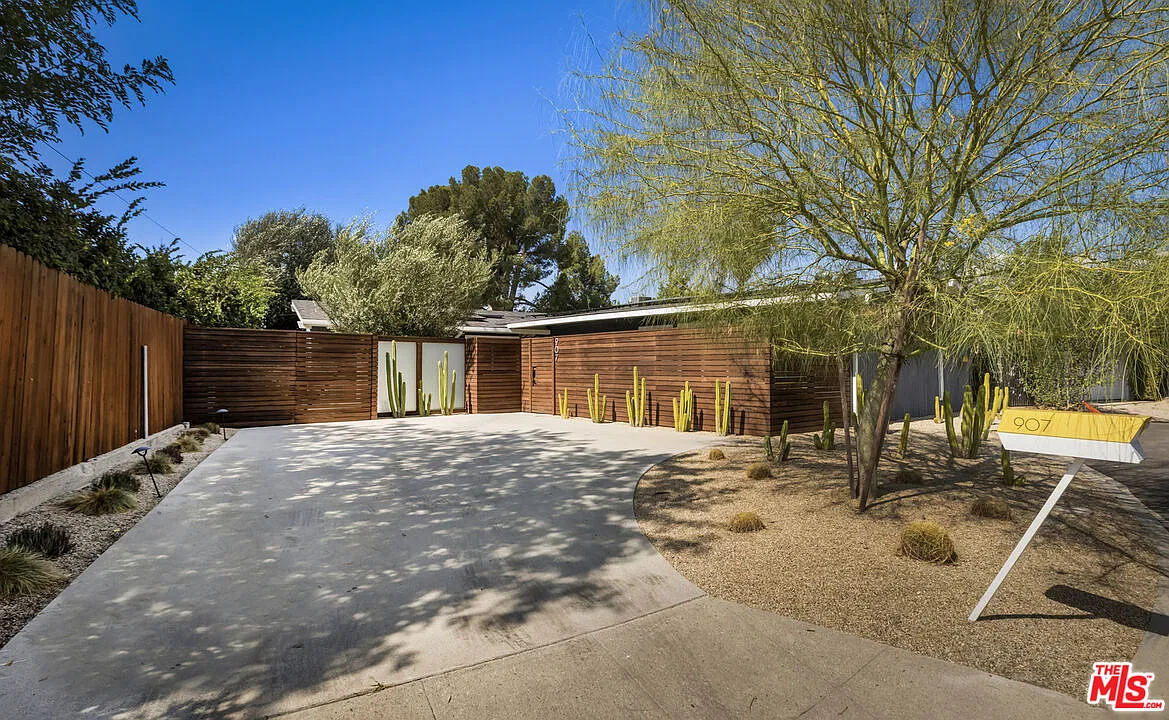4 bed, 3.0 bath, 2101 sqft, $10,000 — Photo 3