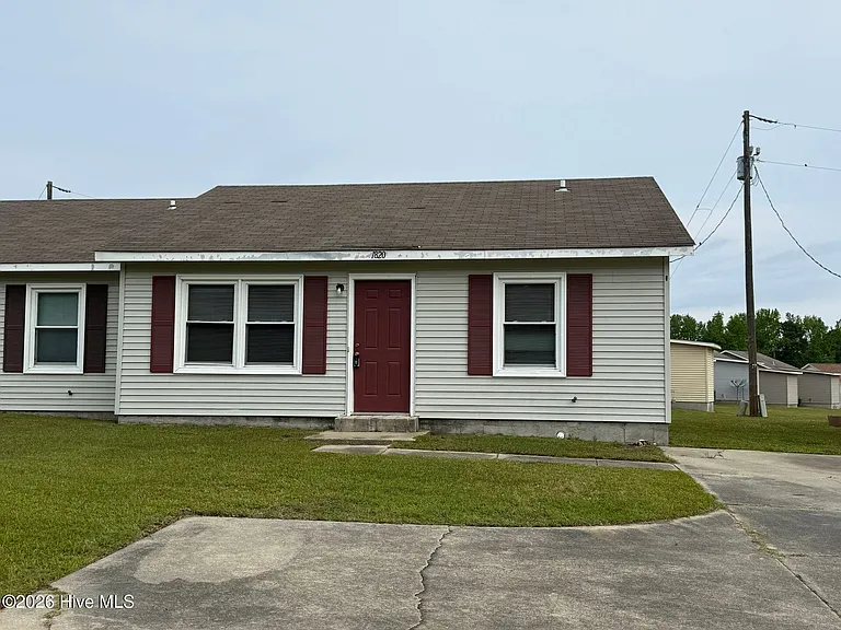 1820 Burgaw Hwy — Photo 1