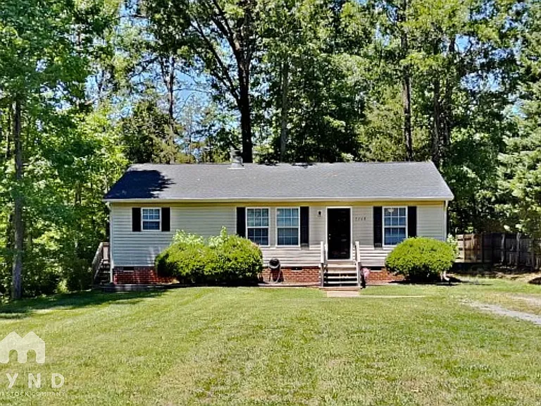 2208 Shalimar Dr — Photo 1