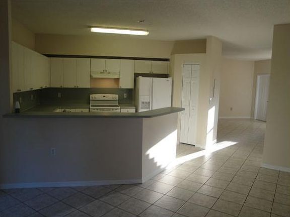 2nd image of 2208 SE 26th Ln