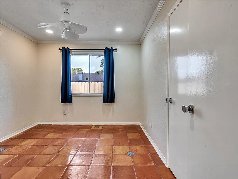 22538 Market Square Ln — Photo 7