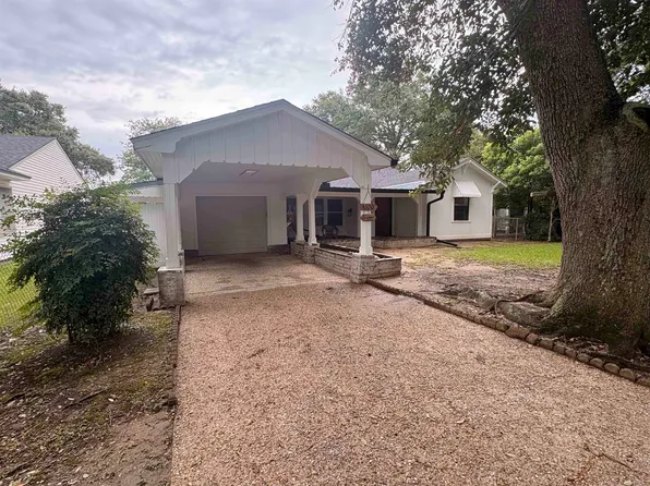 4500 Clermont Ave, Groves, TX 77619