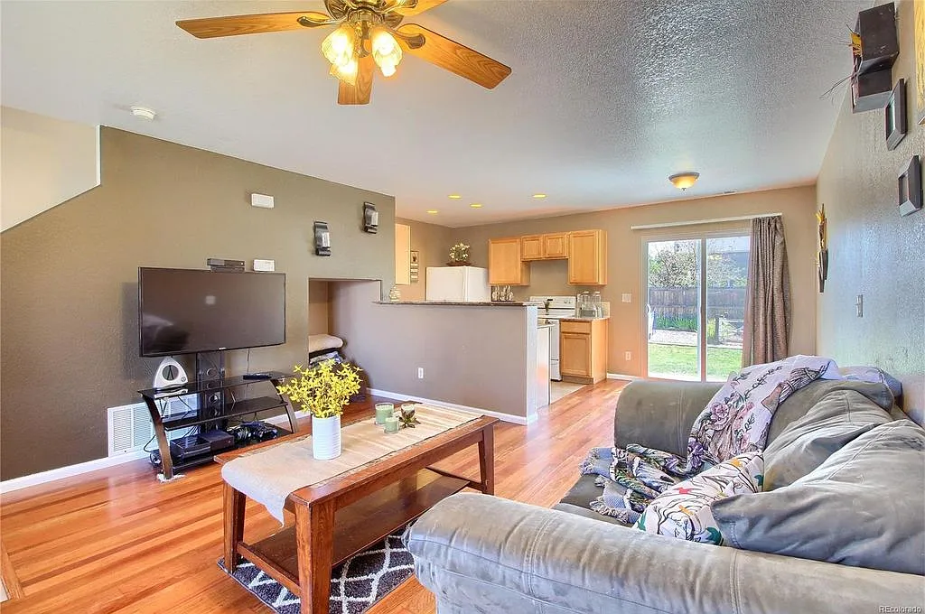 3 bed, 2.5 bath, 1112 sqft, $2,450 — Photo 3