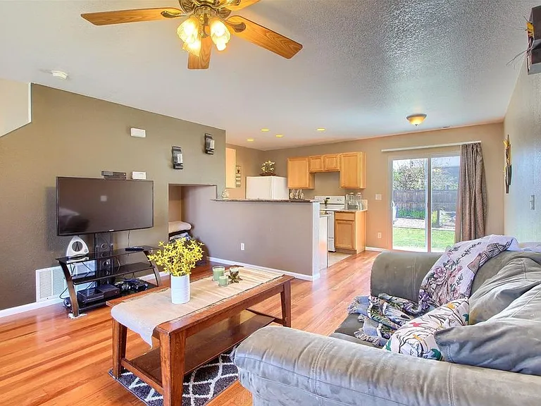 1170 Bluebird St — Photo 3