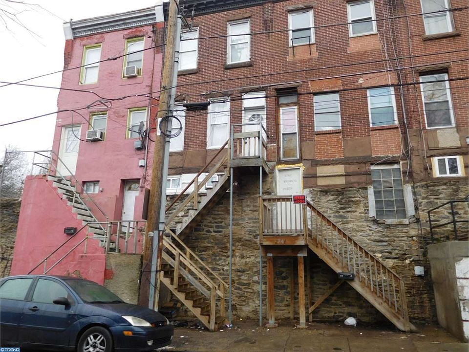 2nd image of 2744 Emerald St