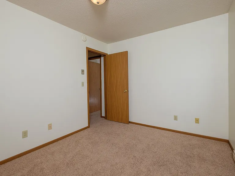 Fargo, ND Oak Court Apartments | Bedroom