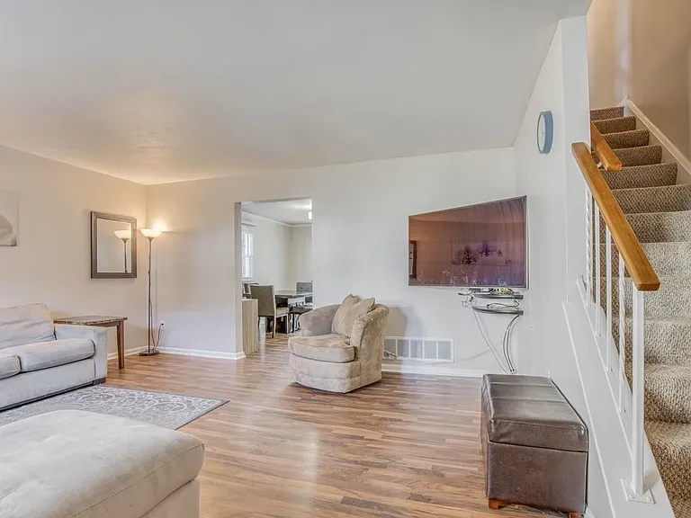 9909 Maidbrook Rd — Photo 16