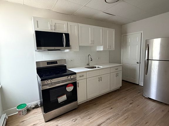 2nd image of 3563 Emerald St Floor 2