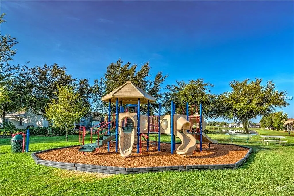 New Pricing!! 4/2/2 TONS of upgrades, community pool — Photo 3