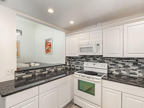 5th image of 621 Jubilee St