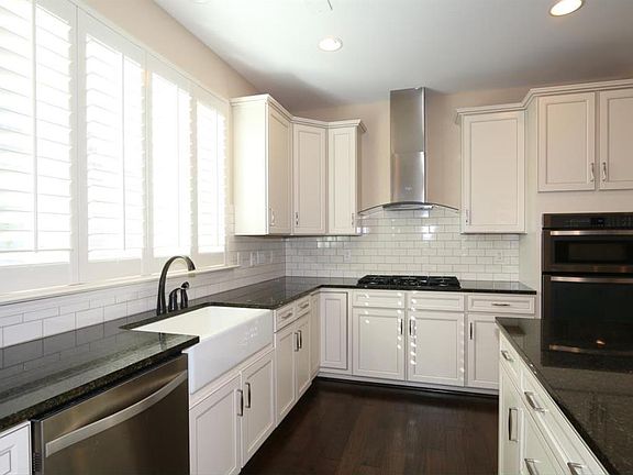 3rd image of 1638 Oak Grove Ln