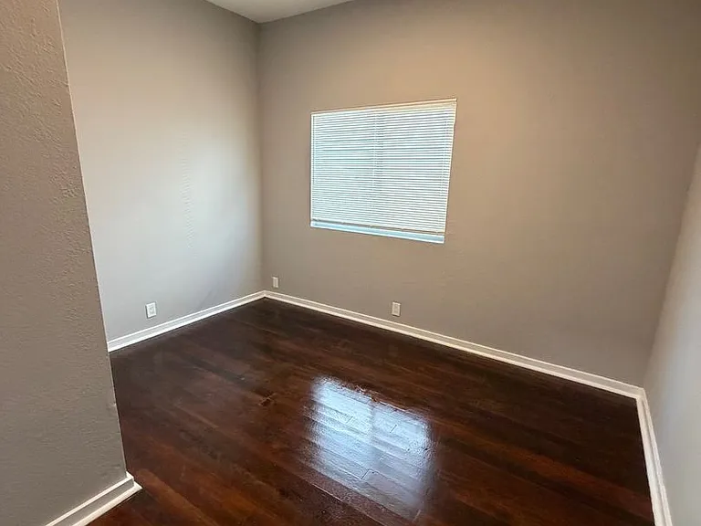 1737 Chase St — Photo 6