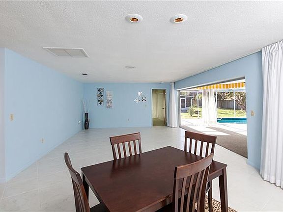 2nd image of 104 Monet Dr