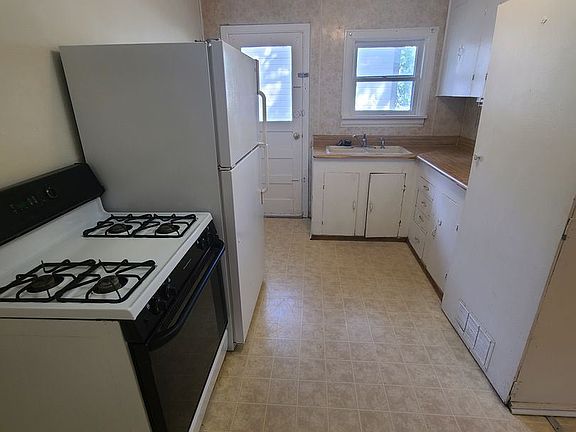 3rd image of 332 W 17th St #1
