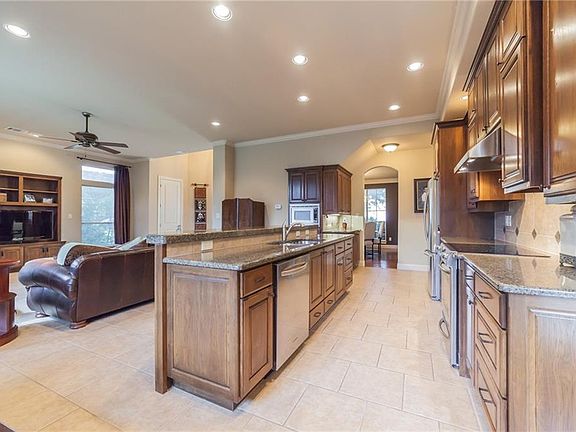 5th image of 6208 Yaupon Dr