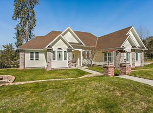 2235 SE Haviland Dr, Grants Pass, OR 97527