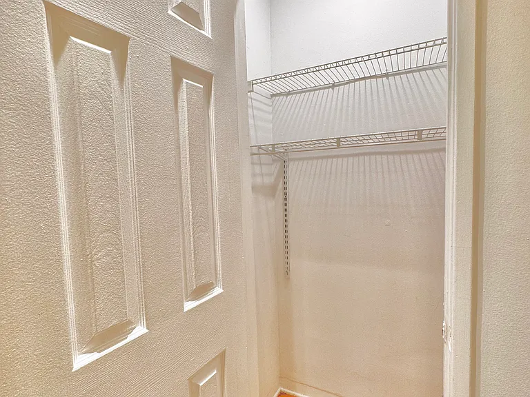 1506 S Barrington Ave #103 — Photo 8
