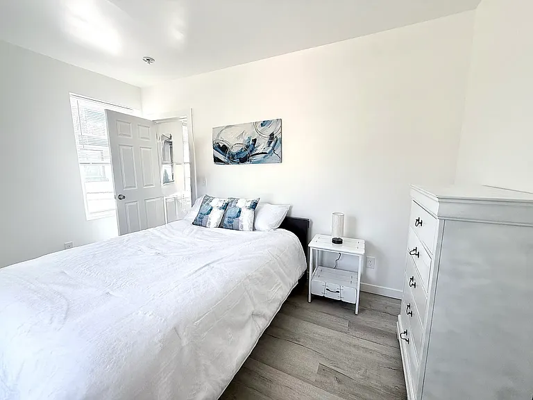 2127 Williams Ave #4 — Photo 4