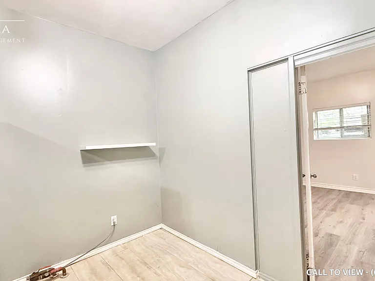 22 Woodlawn Ave W #F — Photo 2