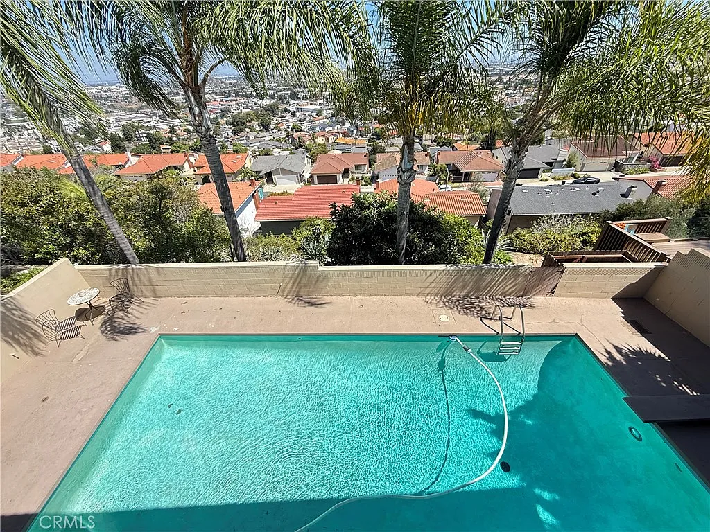 2 bed, 820 sqft, $4,000 — Photo 2
