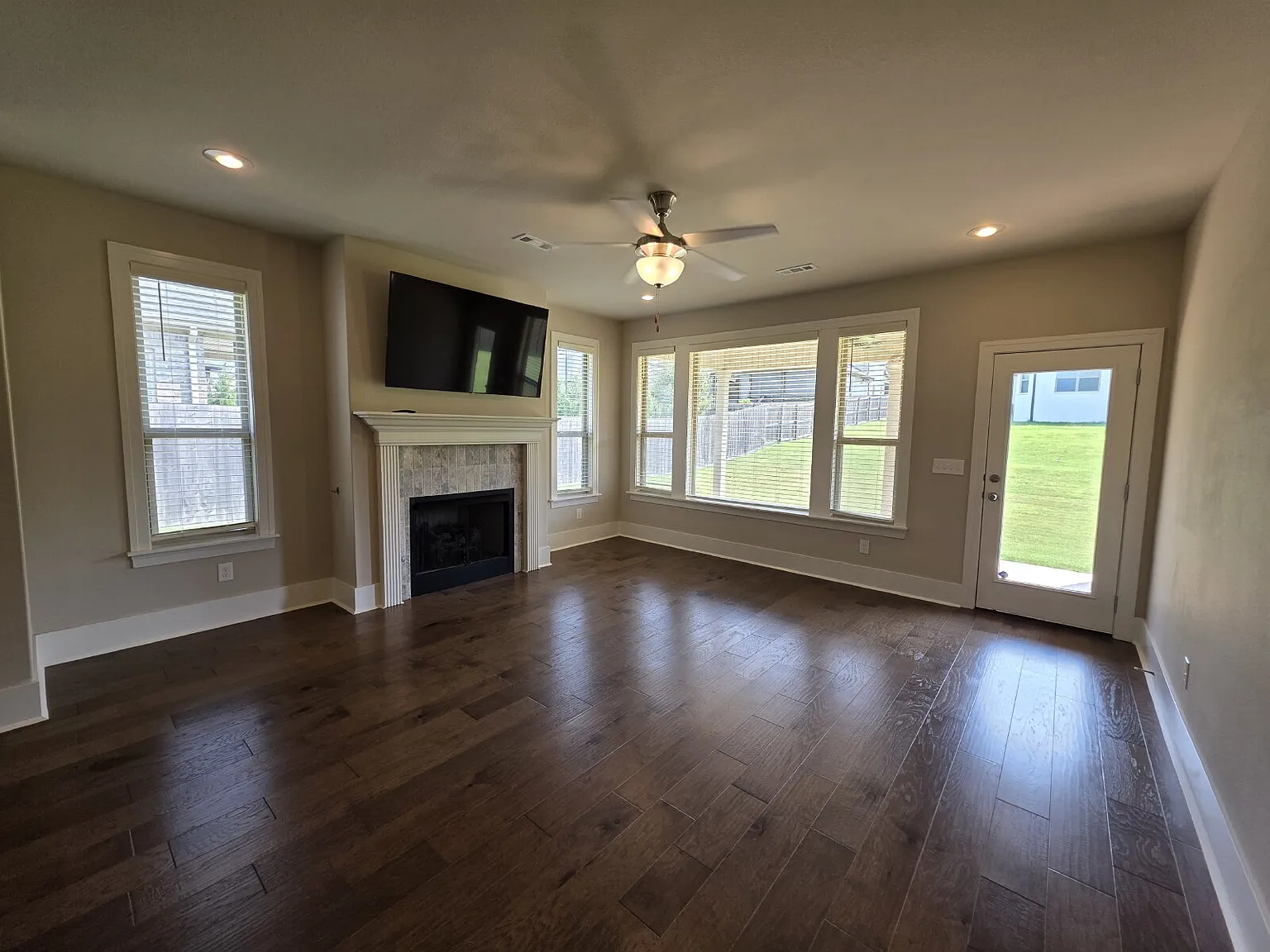 3 bed, 2.0 bath, 2116 sqft, $2,850 — Photo 3