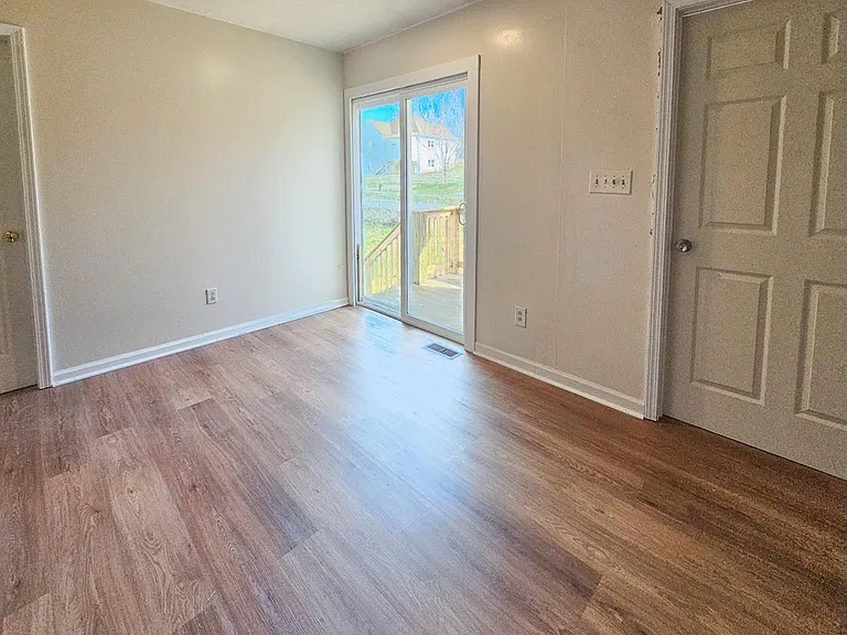 1424 Nolan Ave — Photo 10