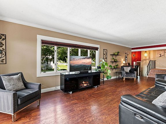 4th image of 150 S Pick Ave