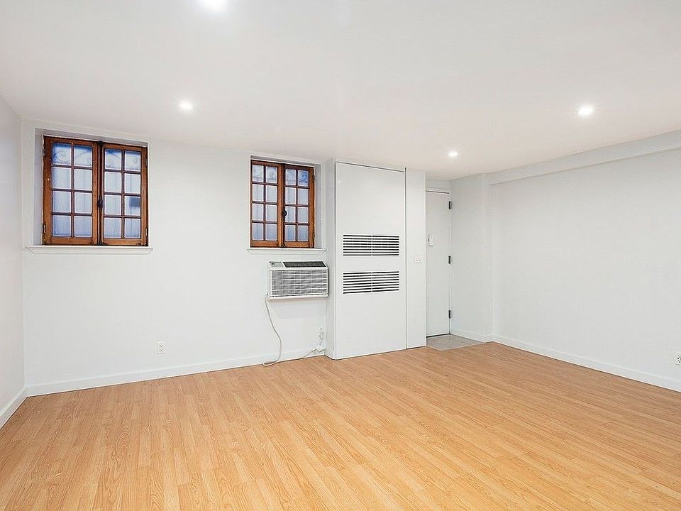 1st image of 21 Vandam St APT 1