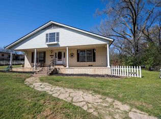 624 Maple Ave, Gladewater, TX 75647