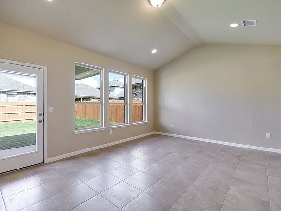4th image of 621 Carly Ann Ln