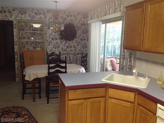 3rd image of 1170 Wintergreen Dr
