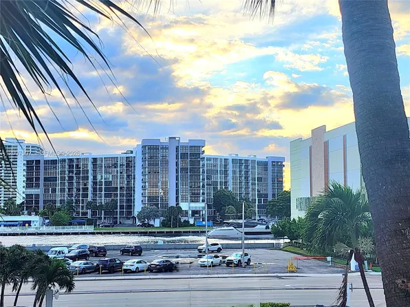 3505 S Ocean Dr, Hollywood, FL
