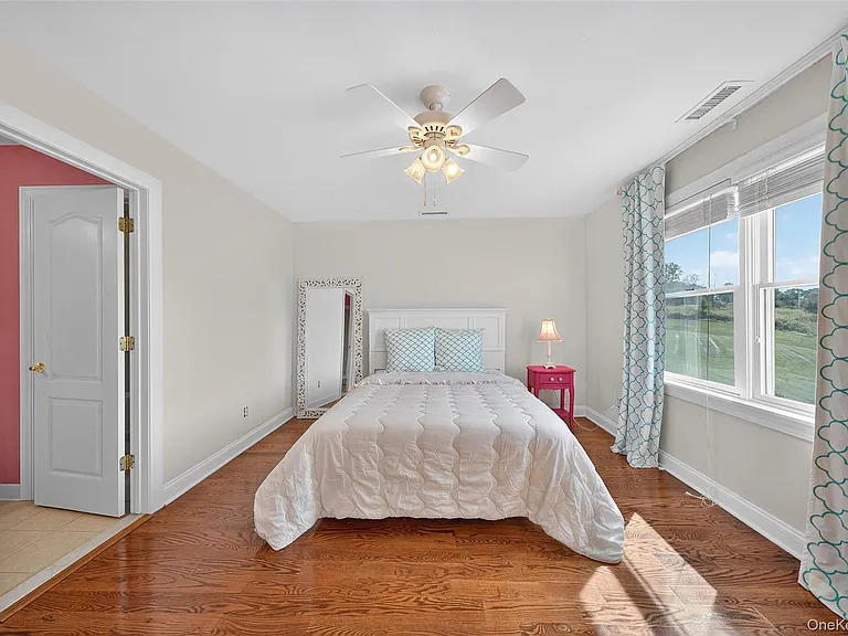 11 Dorian Way — Photo 26