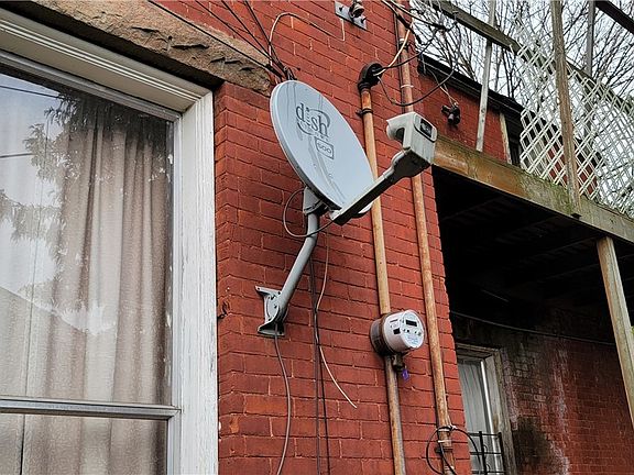 3rd image of 526 28th Ave S