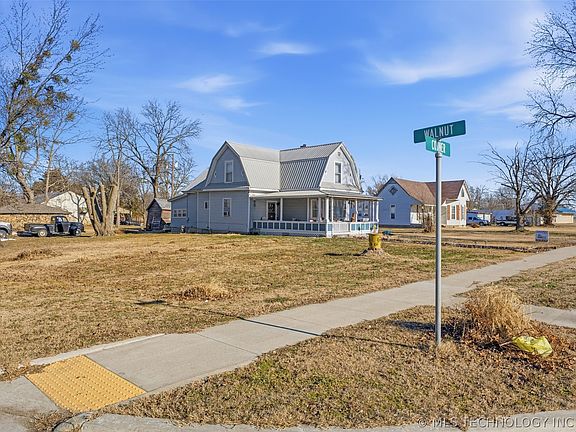 3rd image of 206 E Conner Ave