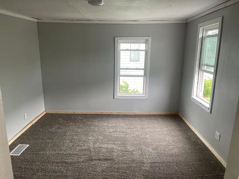 1136 Main St — Photo 10