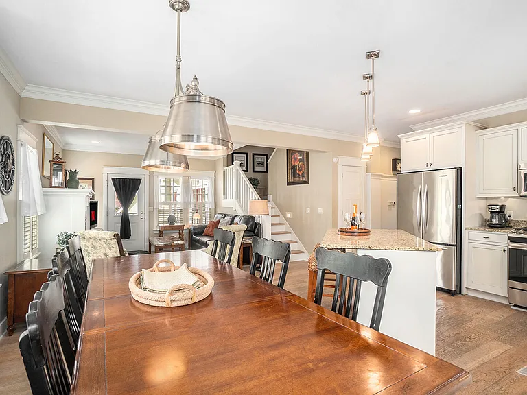 27 Howard Ave — Photo 12