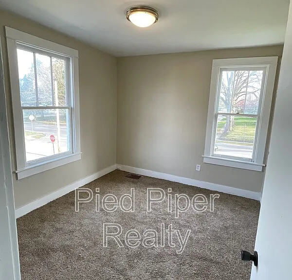 1254 S Chicago Ave — Photo 17