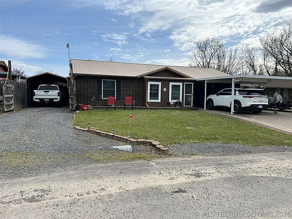 2nd image of 2408 Sarah Ln